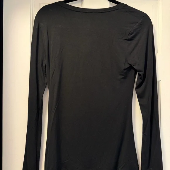 Express Black Ruched V-Neck Long Sleeve Top with Center Gather - Picture 2 of 2
